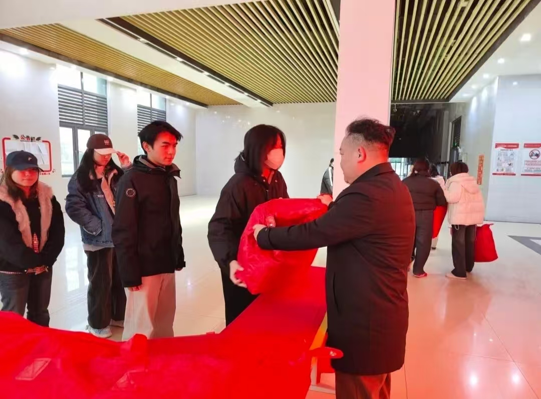 正在上传...