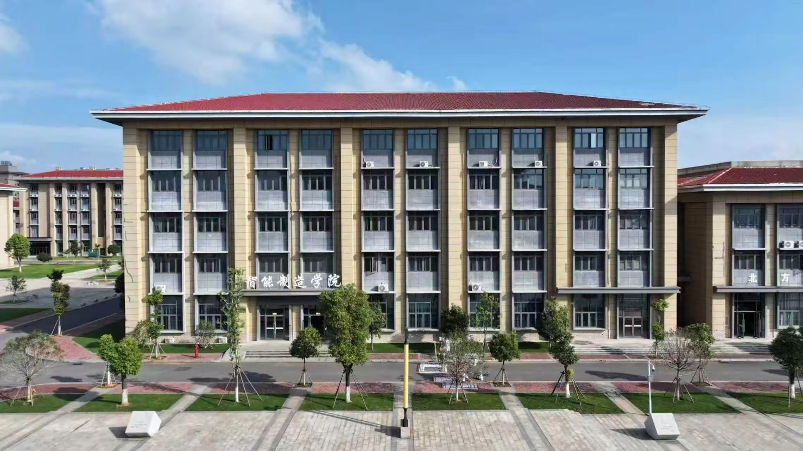 学院正门.jpg